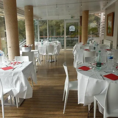 Hotel Western La Rade 3*