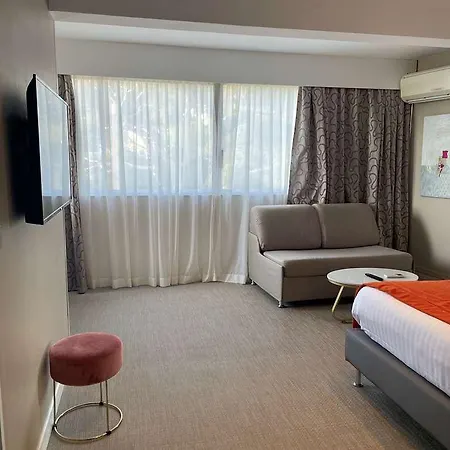 Western La Rade 3* Cassis