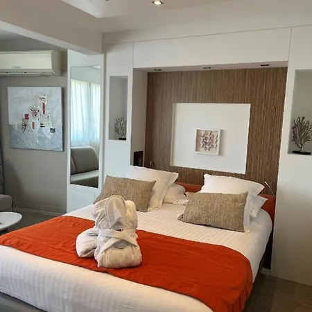 Hotel Western La Rade 3*