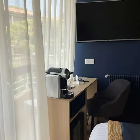 Hotel Western La Rade 3*